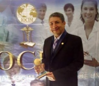 Doctor Edgar López premiado por IOCIM