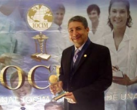 Doctor Edgar López premiado por IOCIM