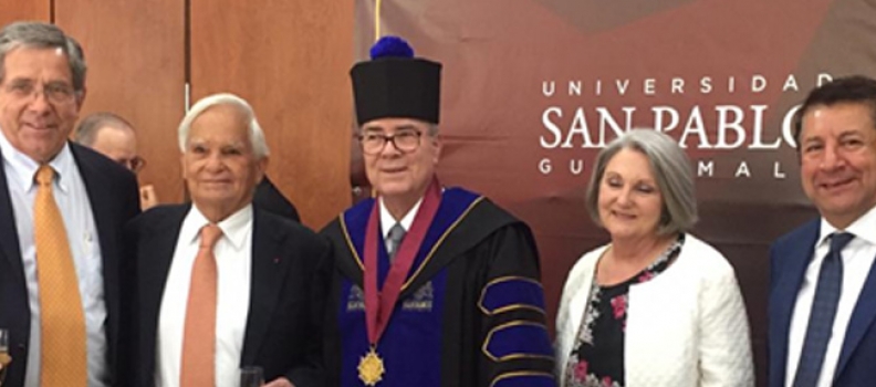 Doctor honoris causa al Licenciado Andrés Olivero